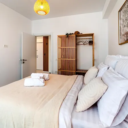 Olive Tree With Parking 3 Minutes Walk To The Navodari