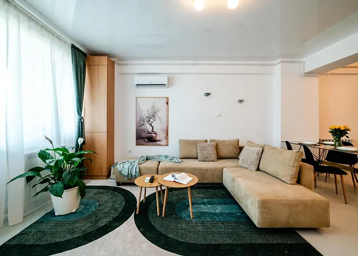 Olive Tree With Parking 3 Minutes Walk To The *