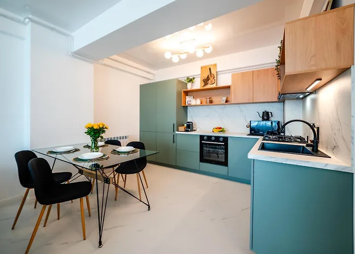 Olive Tree With Parking 3 Minutes Walk To The * Năvodari