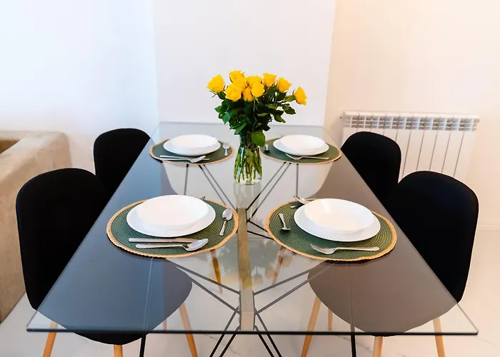 Olive Tree With Parking 3 Minutes Walk To The * Năvodari