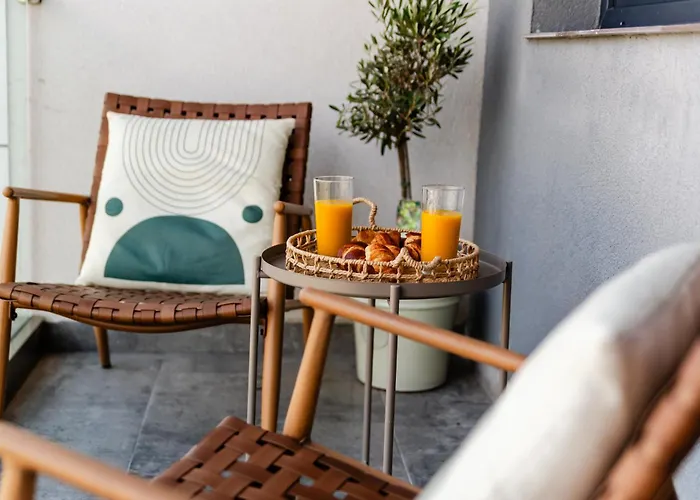 Olive Tree With Parking 3 Minutes Walk To The דירה *