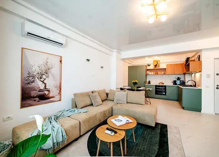 Olive Tree With Parking 3 Minutes Walk To The * Năvodari