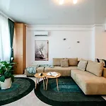 Olive Tree With Parking 3 Minutes Walk To The *