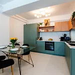 Olive Tree With Parking 3 Minutes Walk To The Apartament *