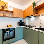 Olive Tree With Parking 3 Minutes Walk To The Apartamento Năvodari
