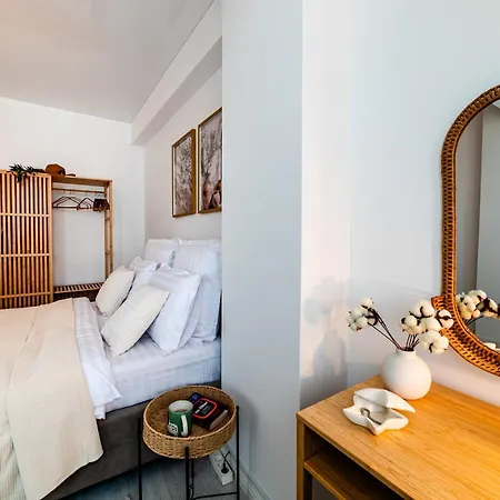 Olive Tree With Parking 3 Minutes Walk To The Apartment Năvodari