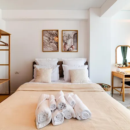 Olive Tree With Parking 3 Minutes Walk To The Apartment *