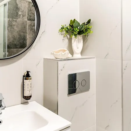 Apartman Olive Tree With Parking 3 Minutes Walk To The *