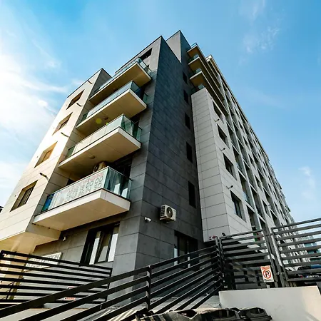 Olive Tree With Parking 3 Minutes Walk To The