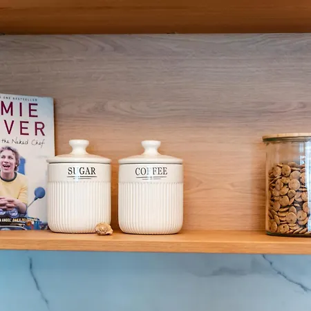 Olive Tree With Parking 3 Minutes Walk To The Năvodari