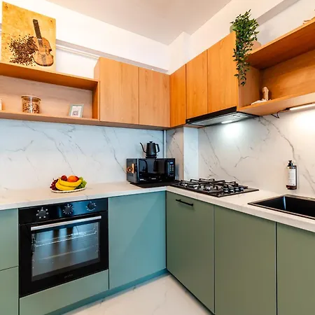 Olive Tree With Parking 3 Minutes Walk To The Apartment Năvodari