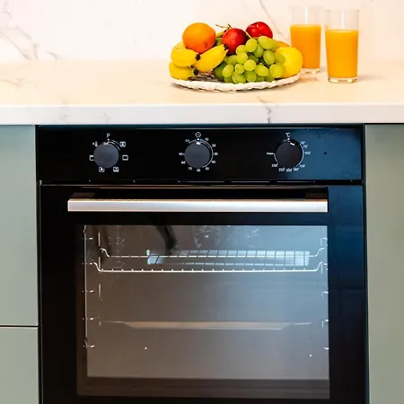 Olive Tree With Parking 3 Minutes Walk To The * Năvodari