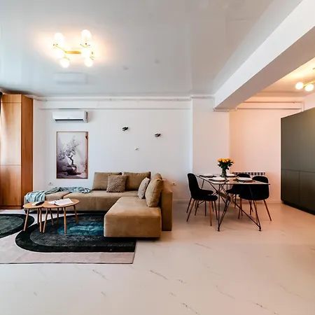 Olive Tree With Parking 3 Minutes Walk To The Năvodari