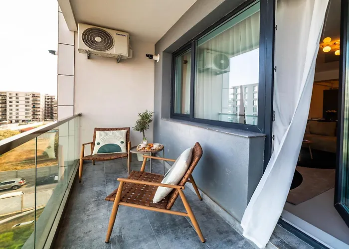 Olive Tree With Parking 3 Minutes Walk To The * Năvodari