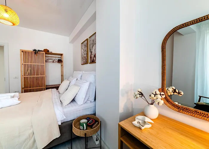 Olive Tree With Parking 3 Minutes Walk To The شقة Năvodari