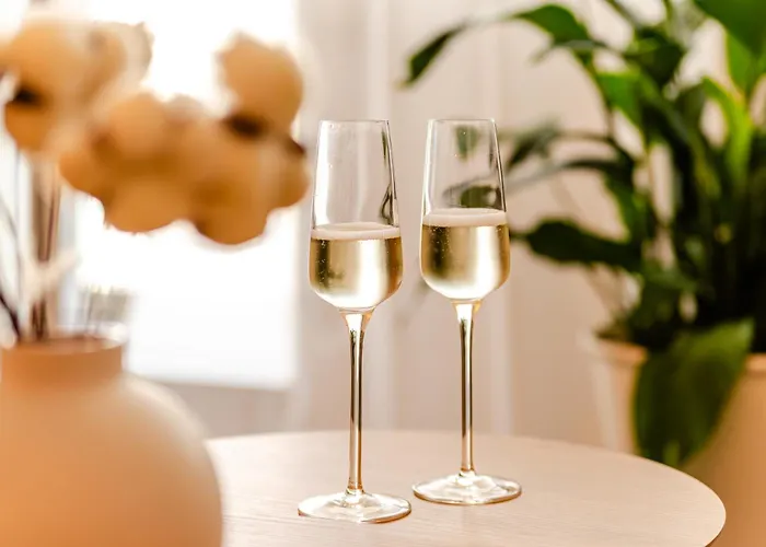 Olive Tree With Parking 3 Minutes Walk To The *