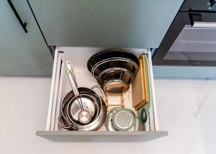 Olive Tree With Parking 3 Minutes Walk To The