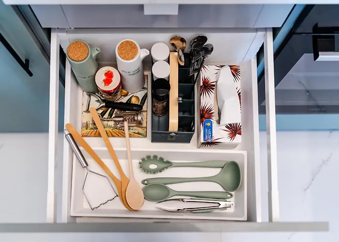 Olive Tree With Parking 3 Minutes Walk To The Năvodari