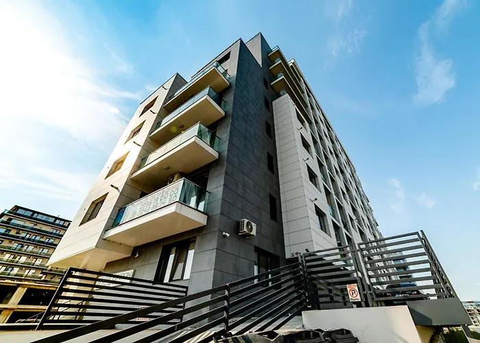 Olive Tree With Parking 3 Minutes Walk To The