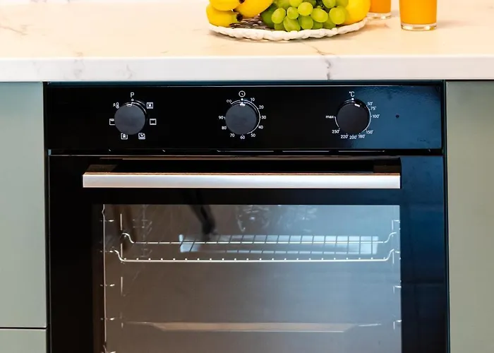 Olive Tree With Parking 3 Minutes Walk To The * Năvodari