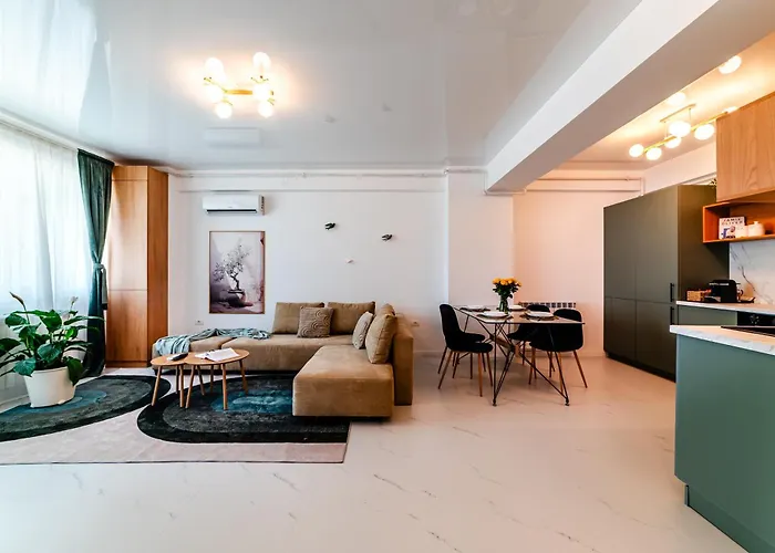 Olive Tree With Parking 3 Minutes Walk To The Năvodari